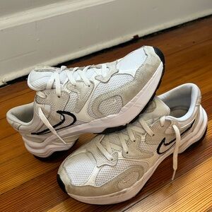 Nike AL8
